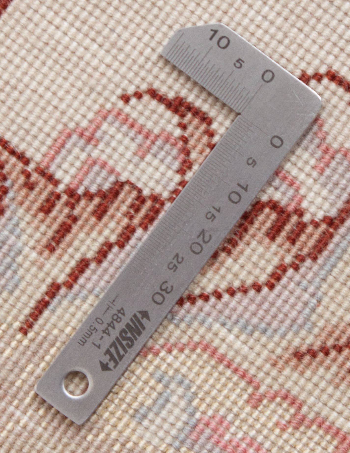 Eine Fotoaufnahme eines Täbriz Teppichs.