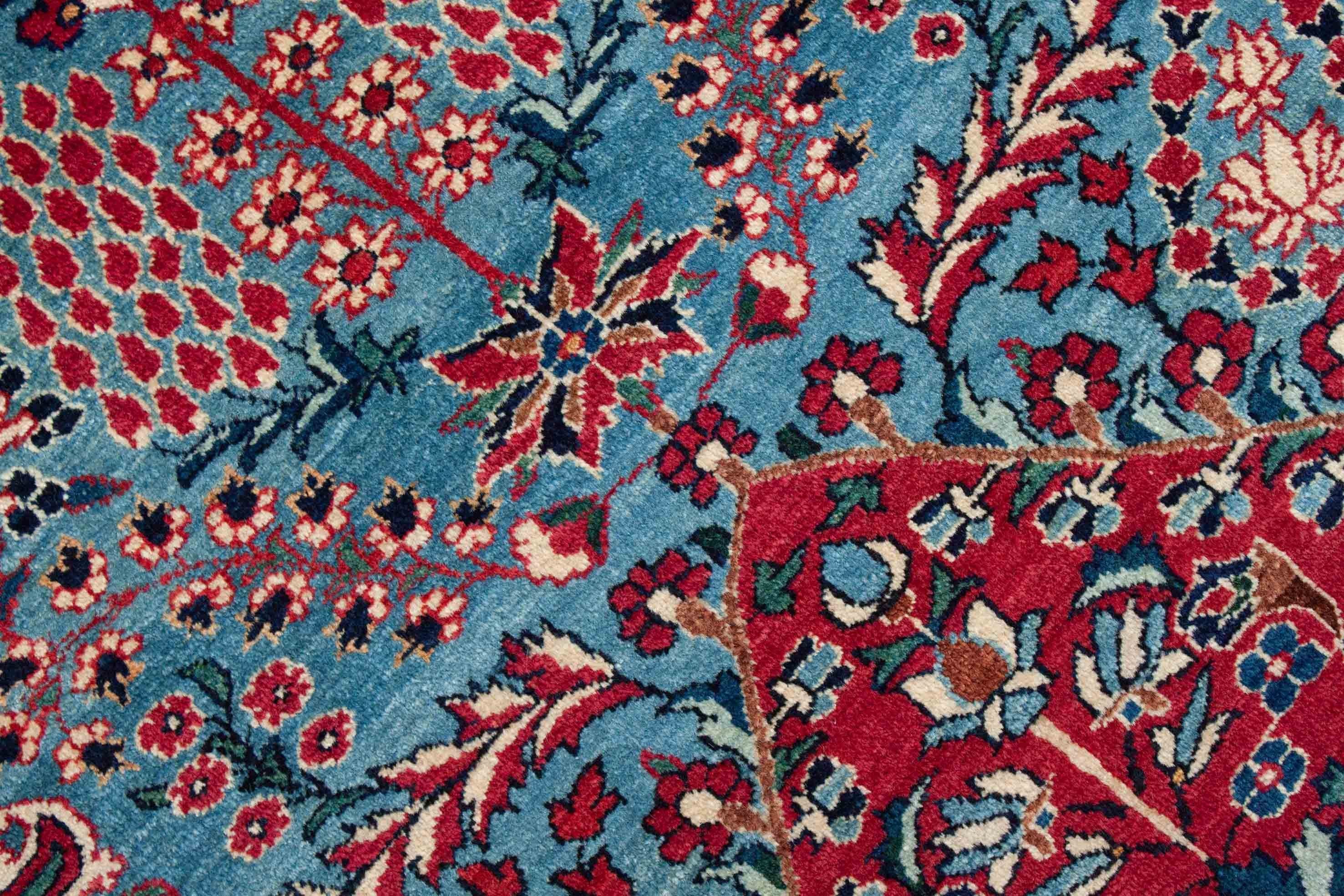 Alter Nain Teppich in hellblau, dunkelrot und 86 cm x 68 cm groß