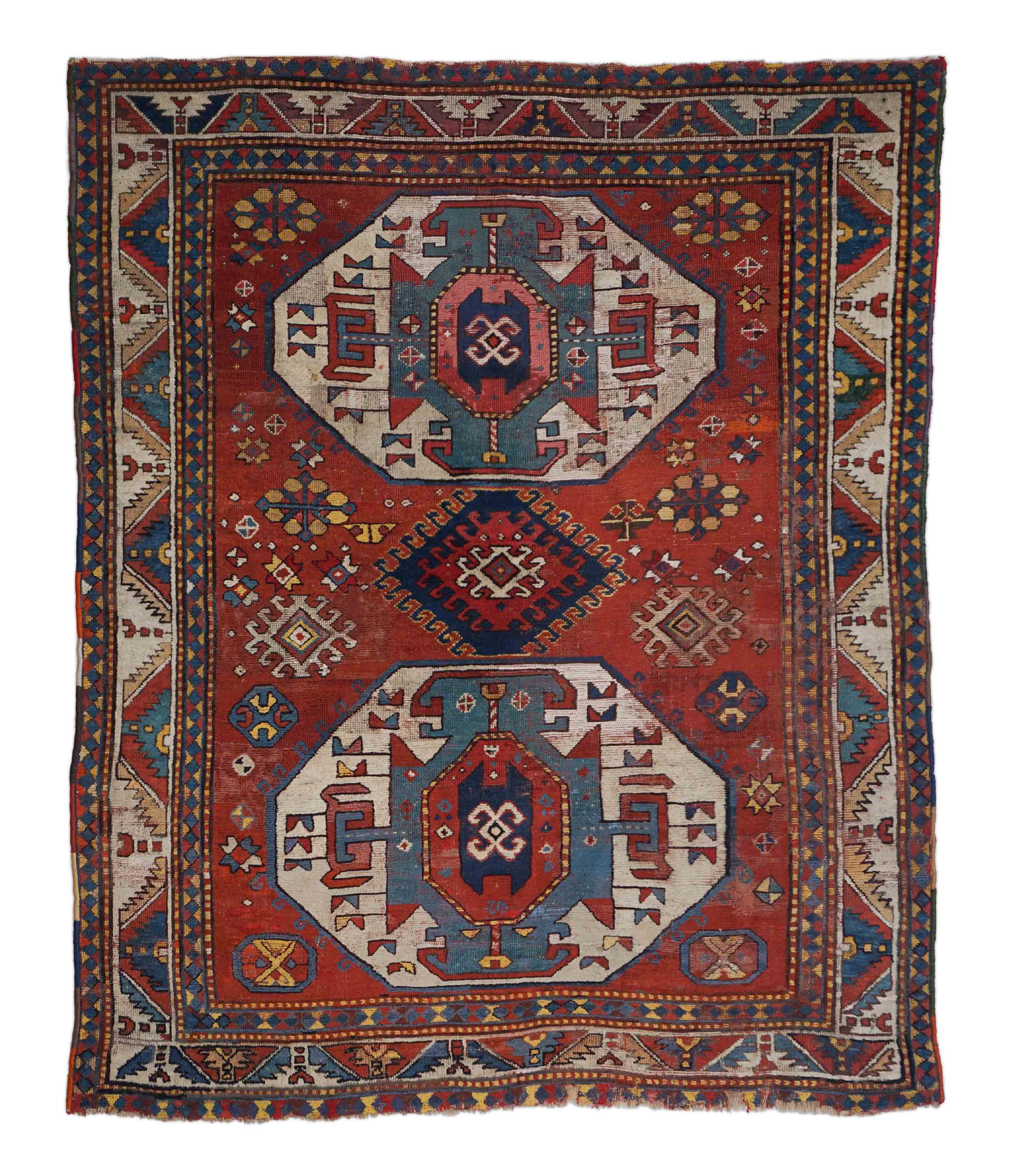 Antiker Kazak Teppich in hellrot, beige und 212 cm x 178 cm groß