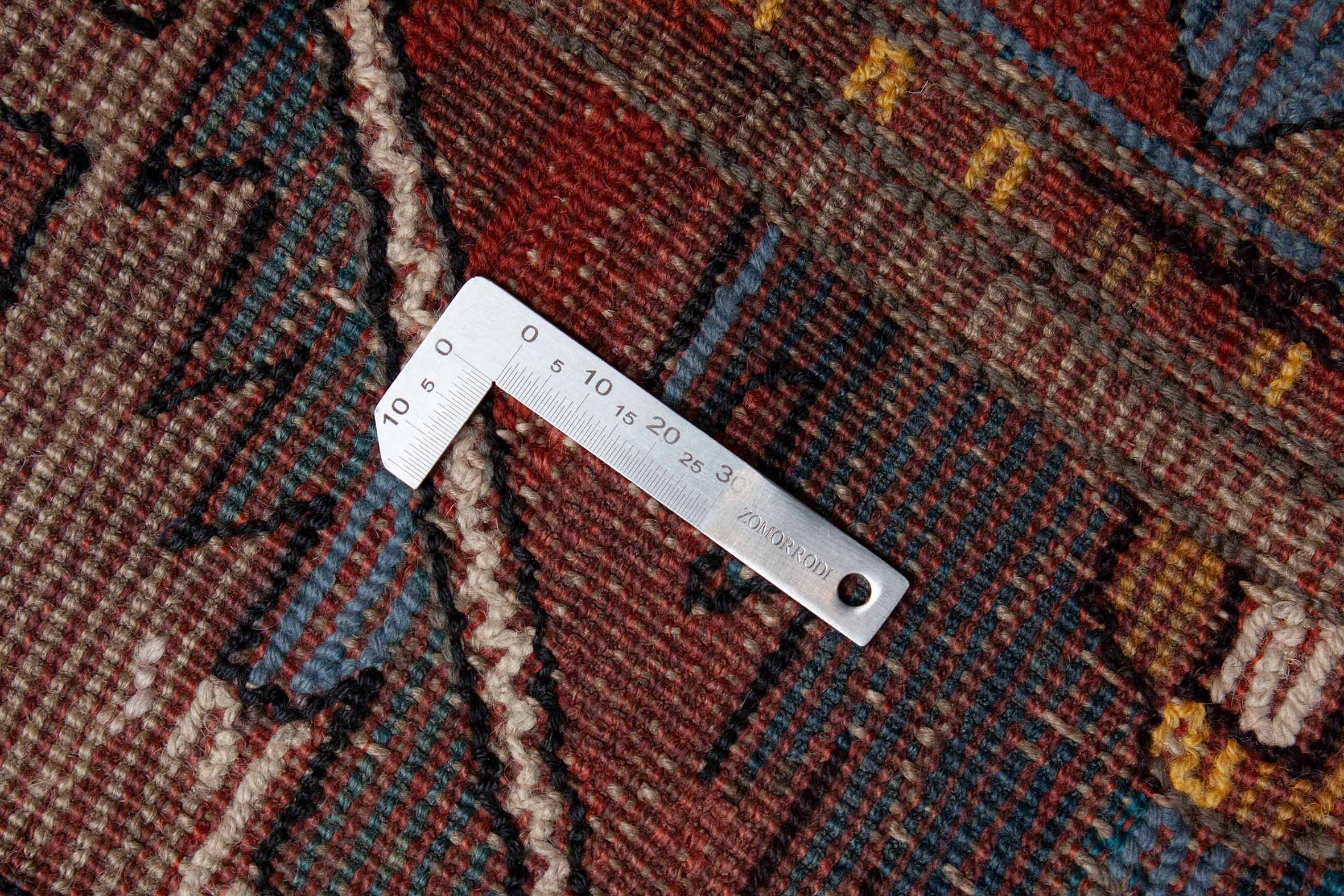 Antiker Kazak Teppich in hellrot, beige und 212 cm x 178 cm groß