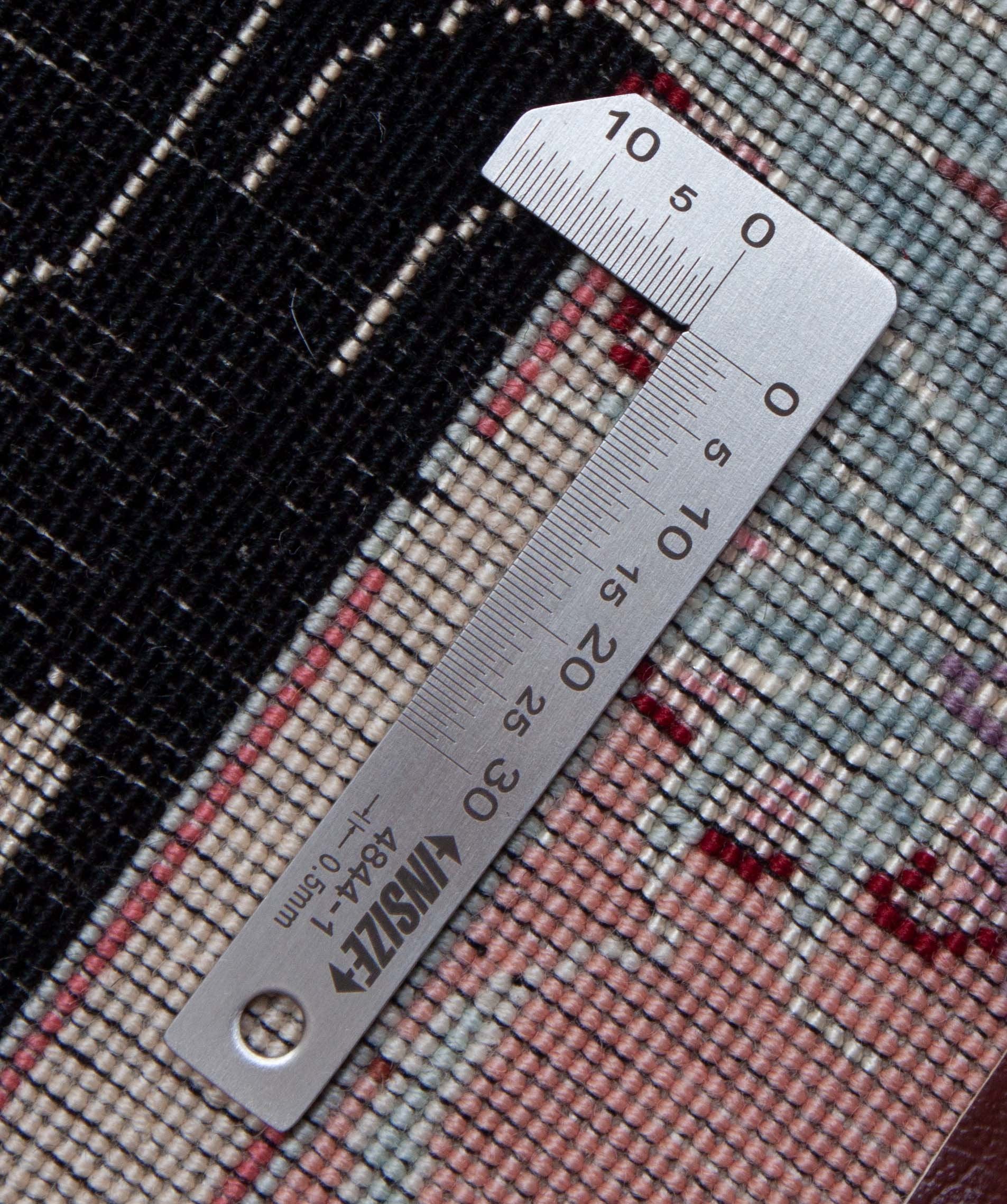 Eine Fotoaufnahme eines Täbriz Teppichs.