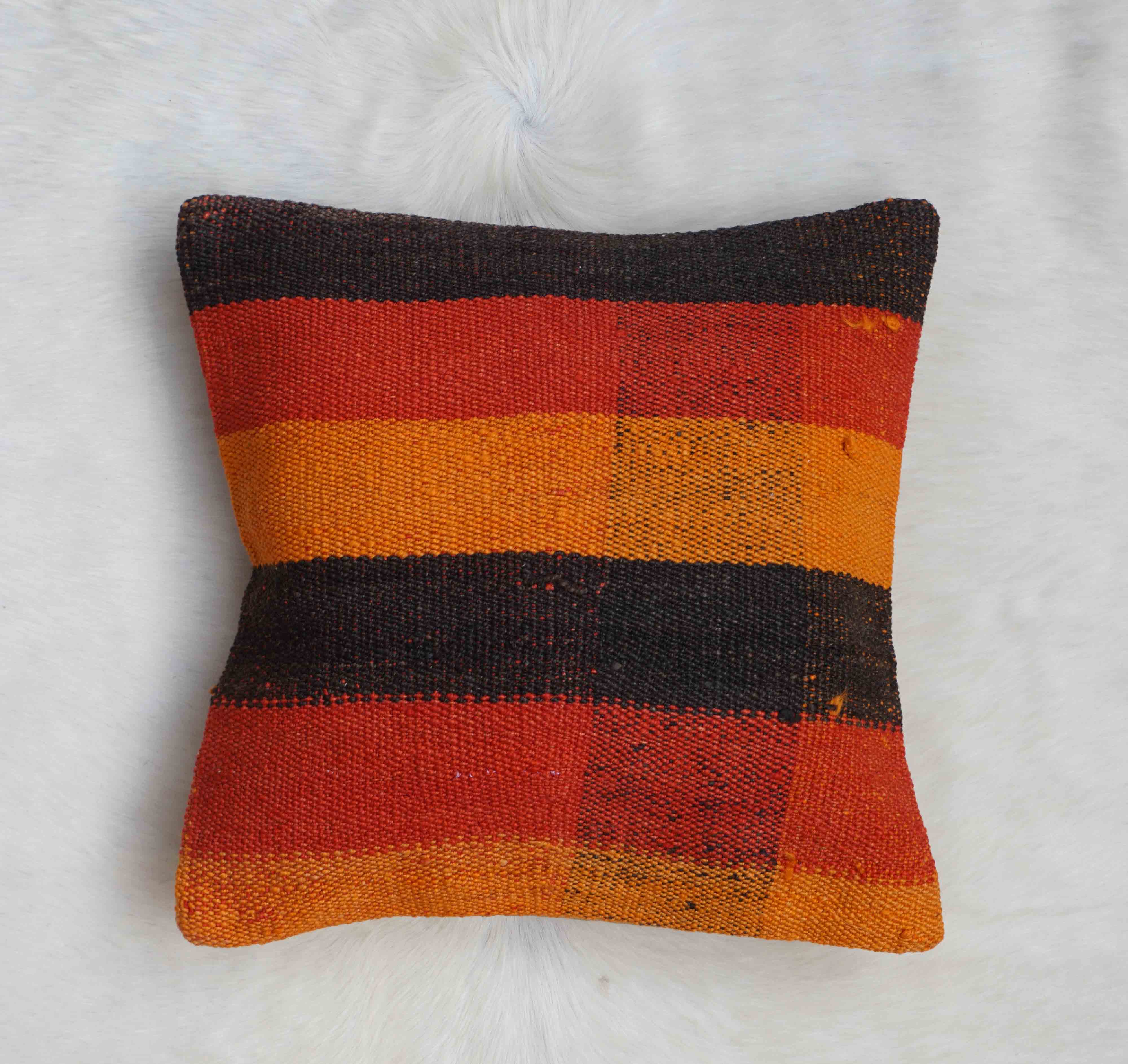 Eine Fotoaufnahme eines Kelim Kissens