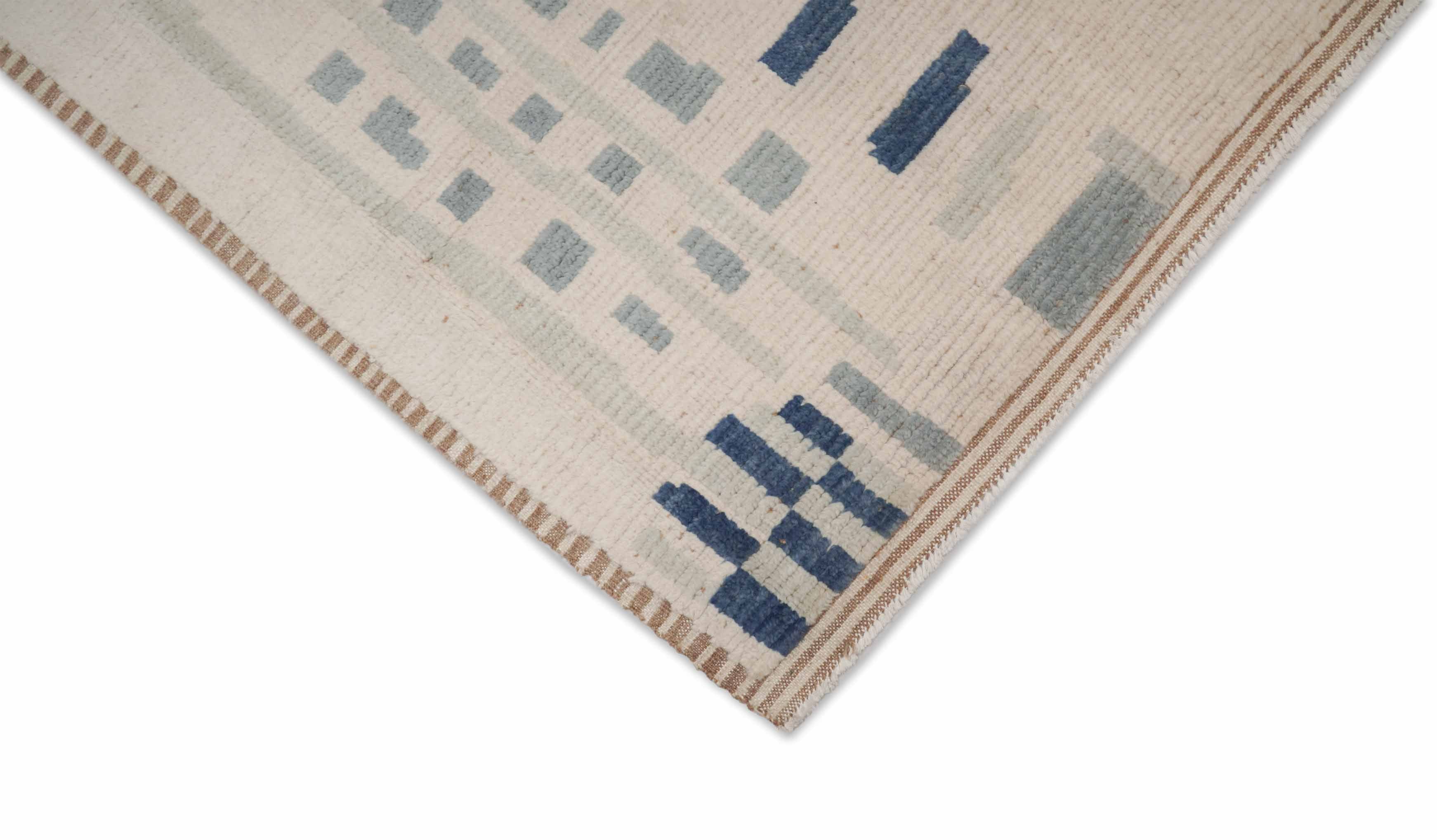 Melierter Beni Berber Teppich in cremeweiß, hellblau und 308 cm x 246 cm groß