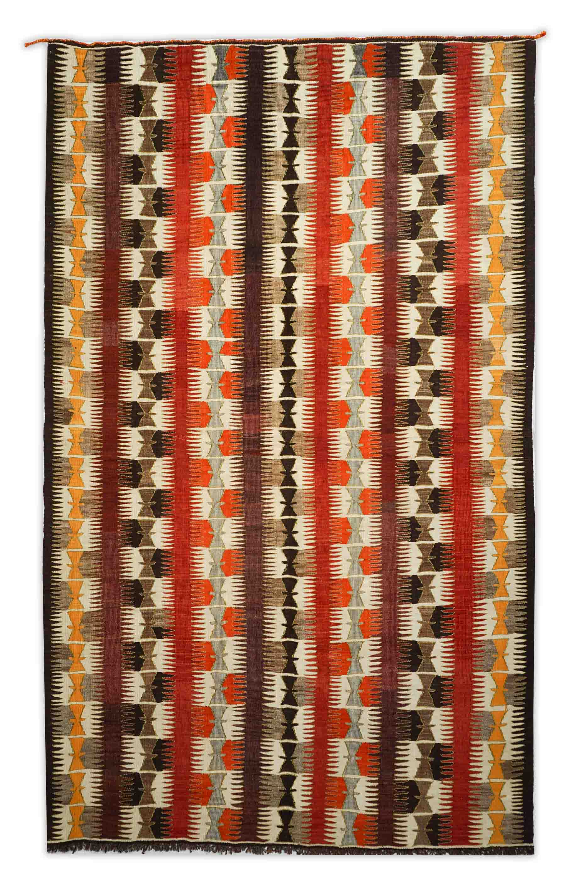 Alter Kelim Teppich in bunten Farben und 318 cm x 191 cm groß