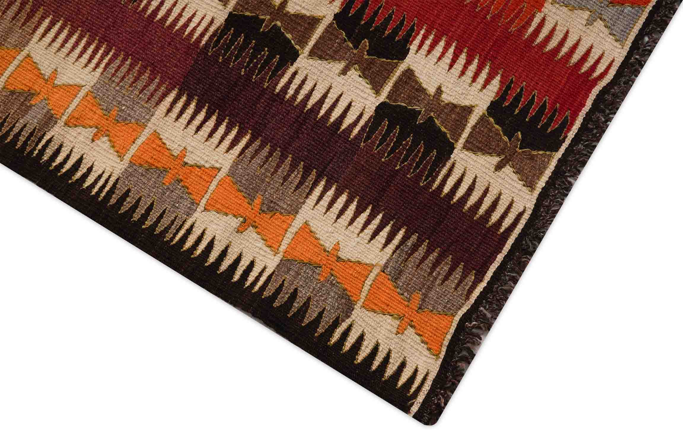 Alter Kelim Teppich in bunten Farben und 318 cm x 191 cm groß