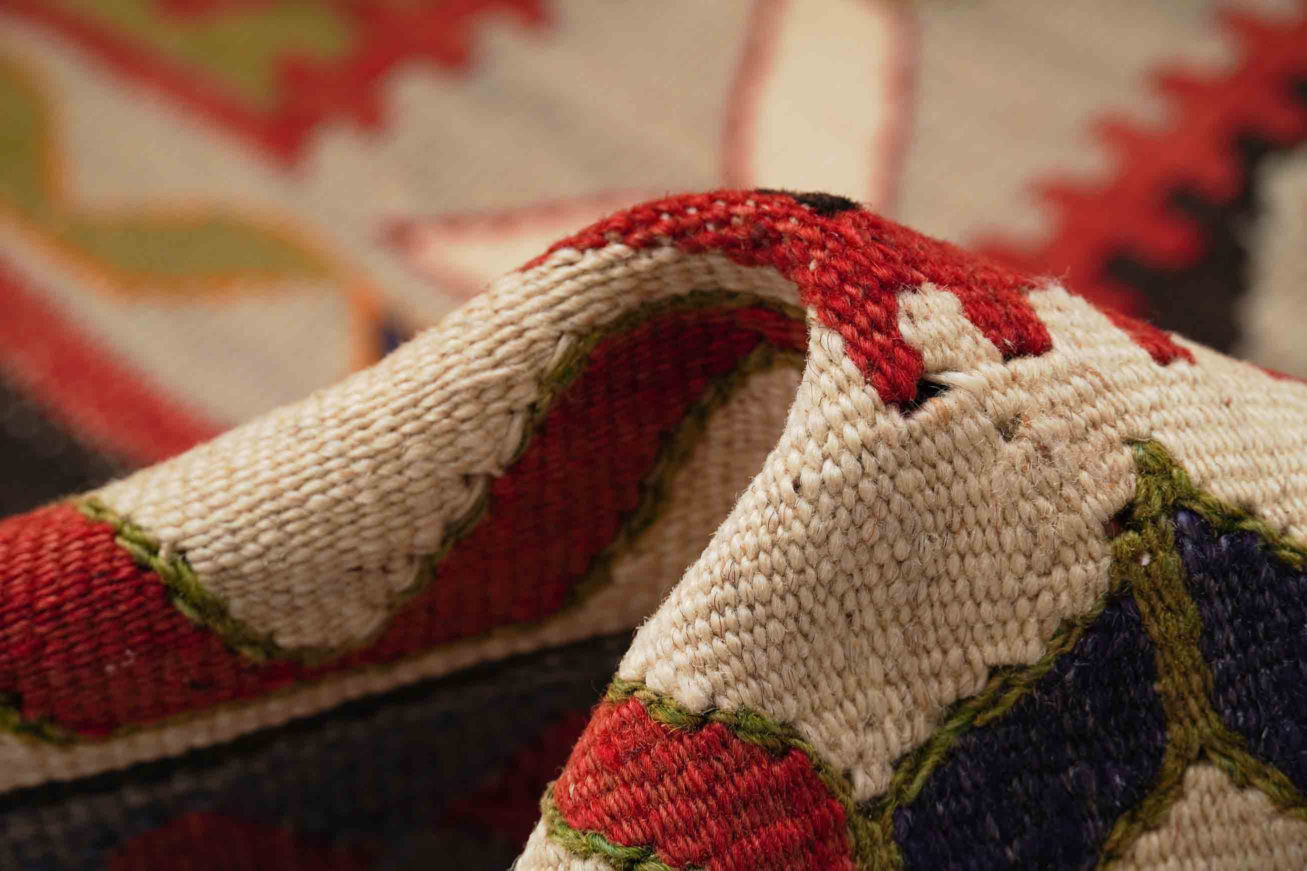 Alter Kelim Teppich in dunkelrot und 263 cm x 180 cm groß