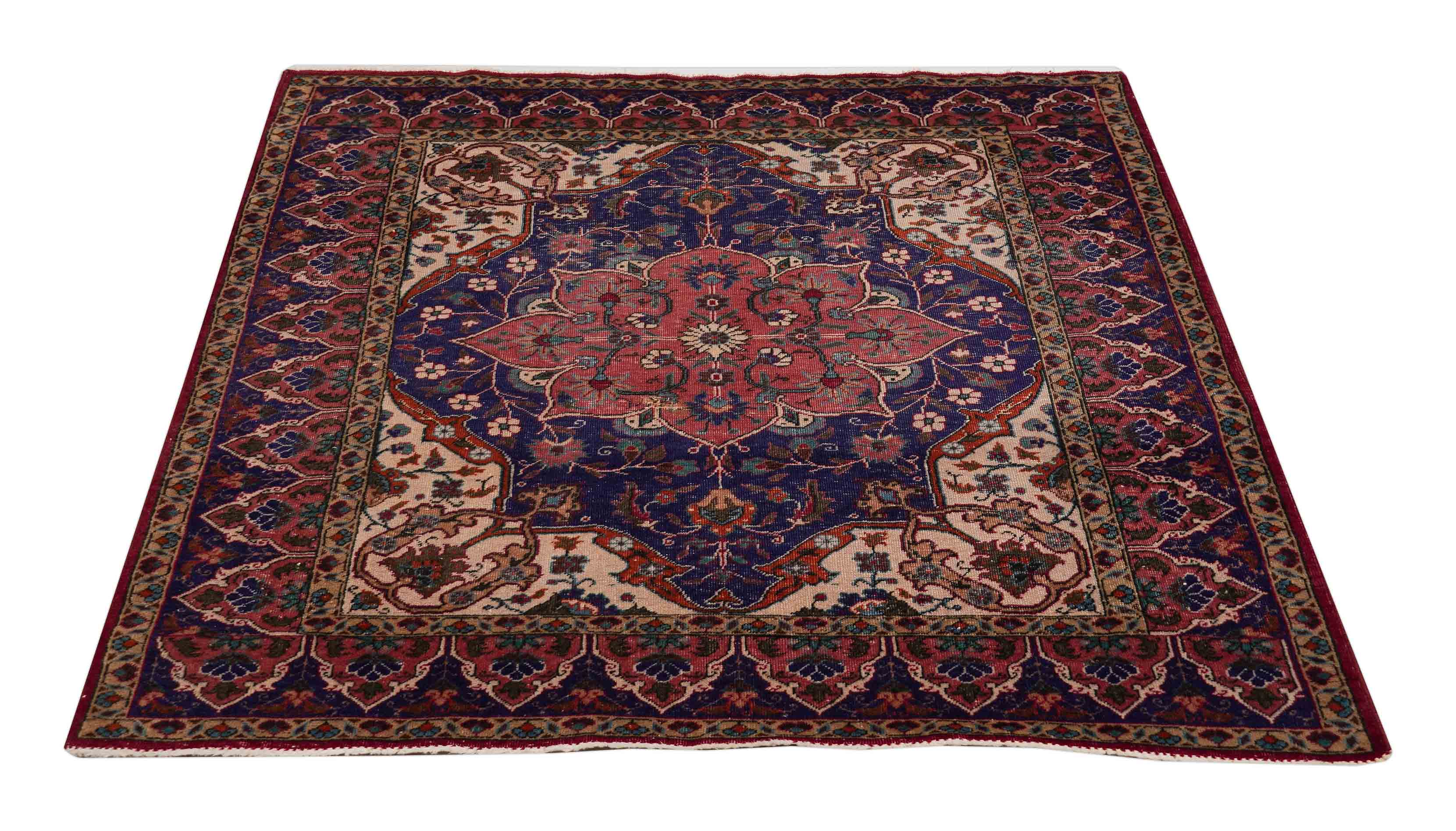 Alter Türkischer Orientteppich | 130 cm x 128 cm | Nr. Z-2452