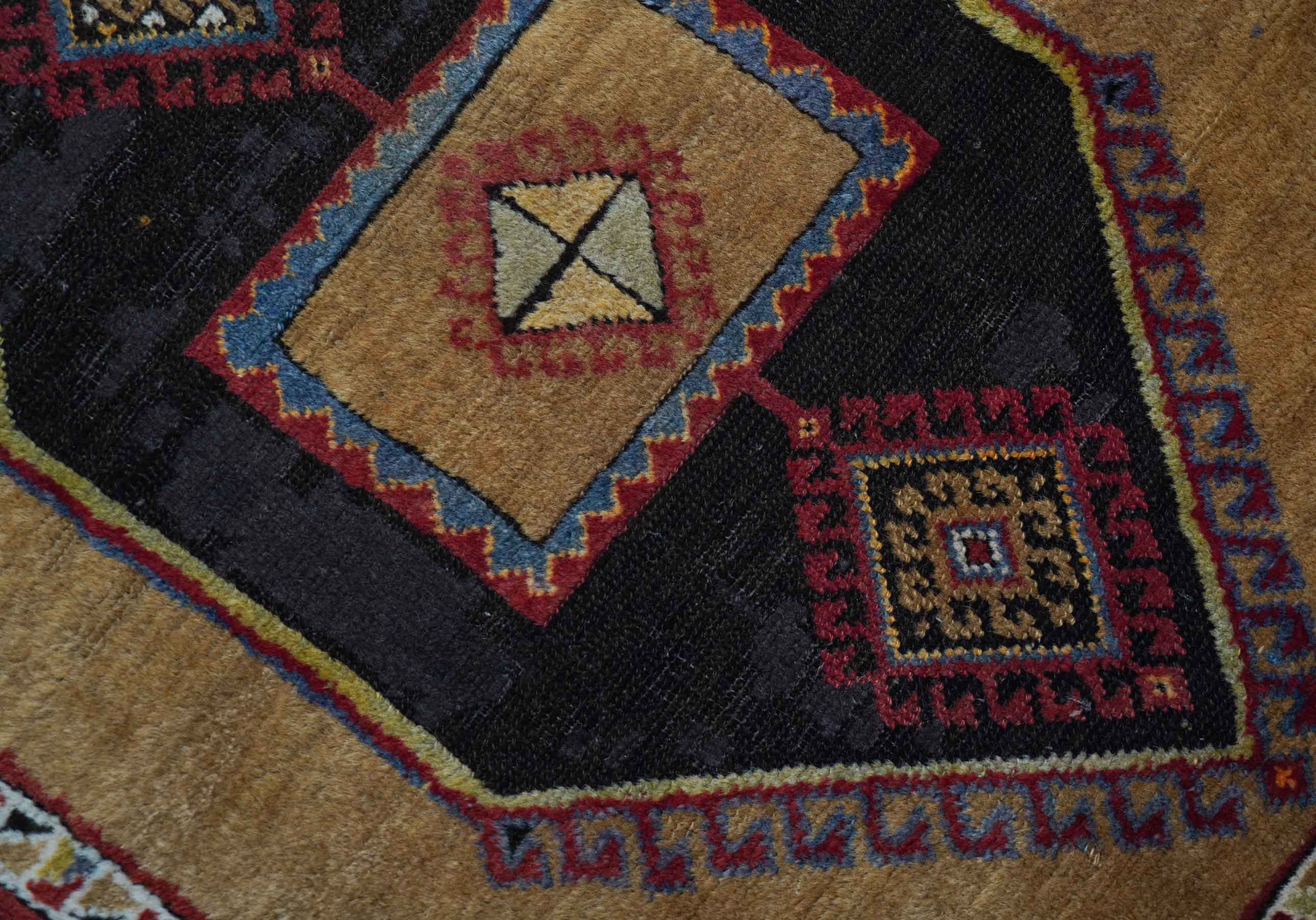 Antiker Kordi Läufer in gold und 500 cm x 107 cm groß