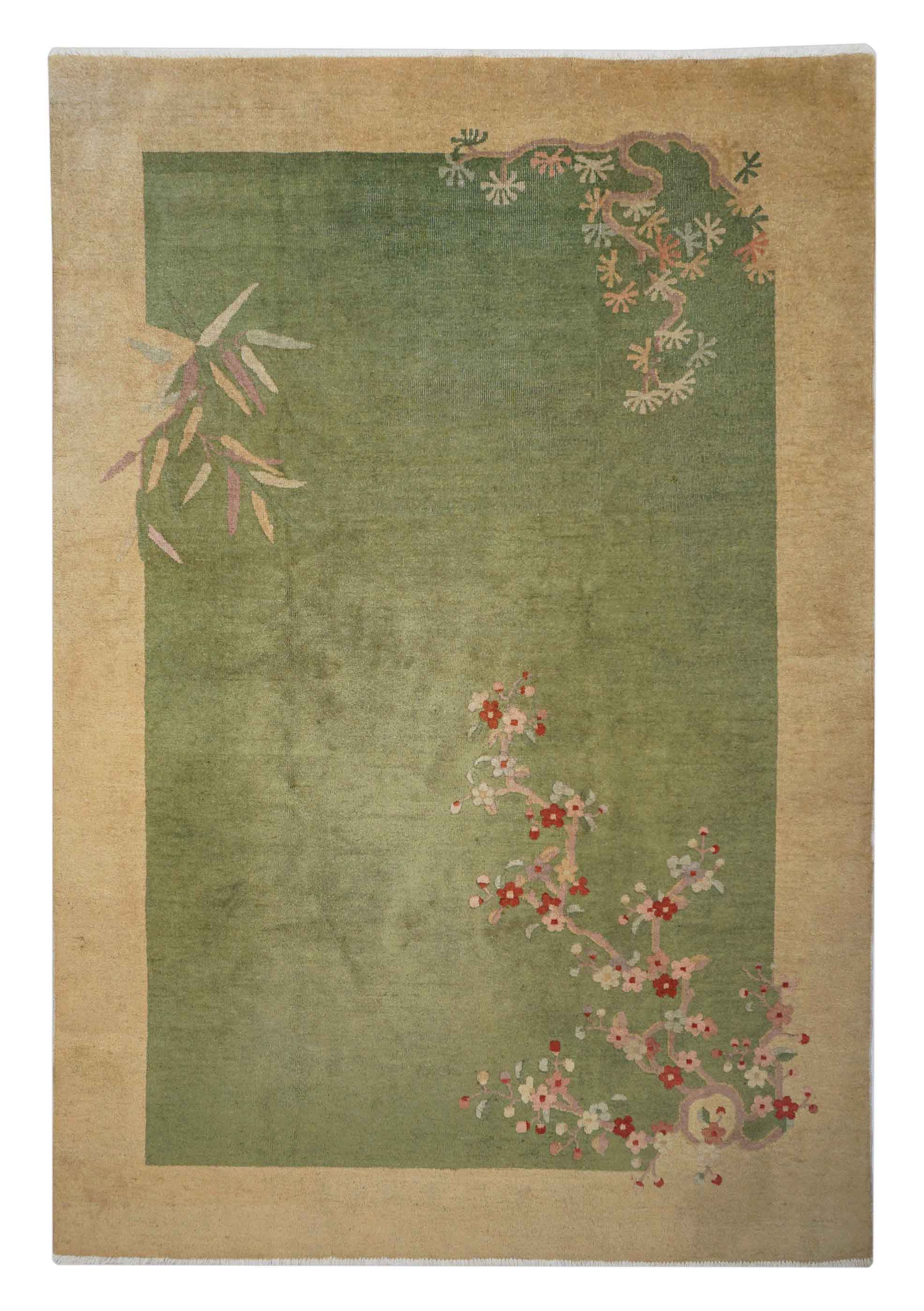 Antiker China Teppich in hellgrün und 265 cm x 183 cm groß