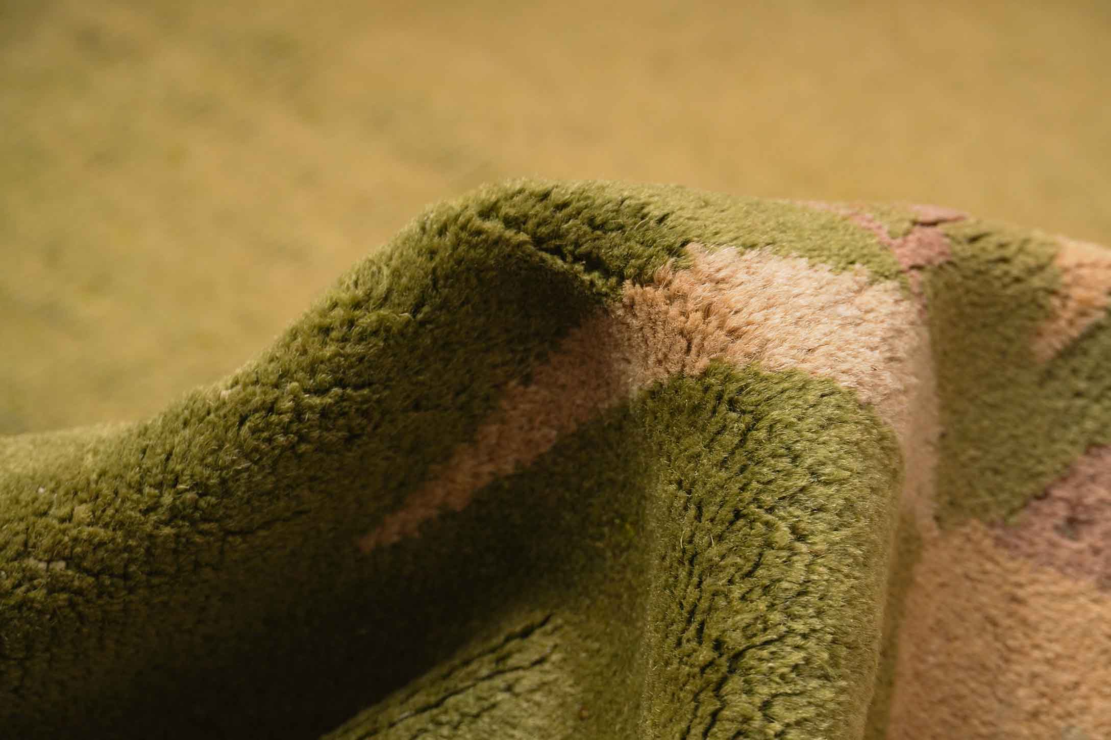 Antiker China Teppich in hellgrün und 265 cm x 183 cm groß