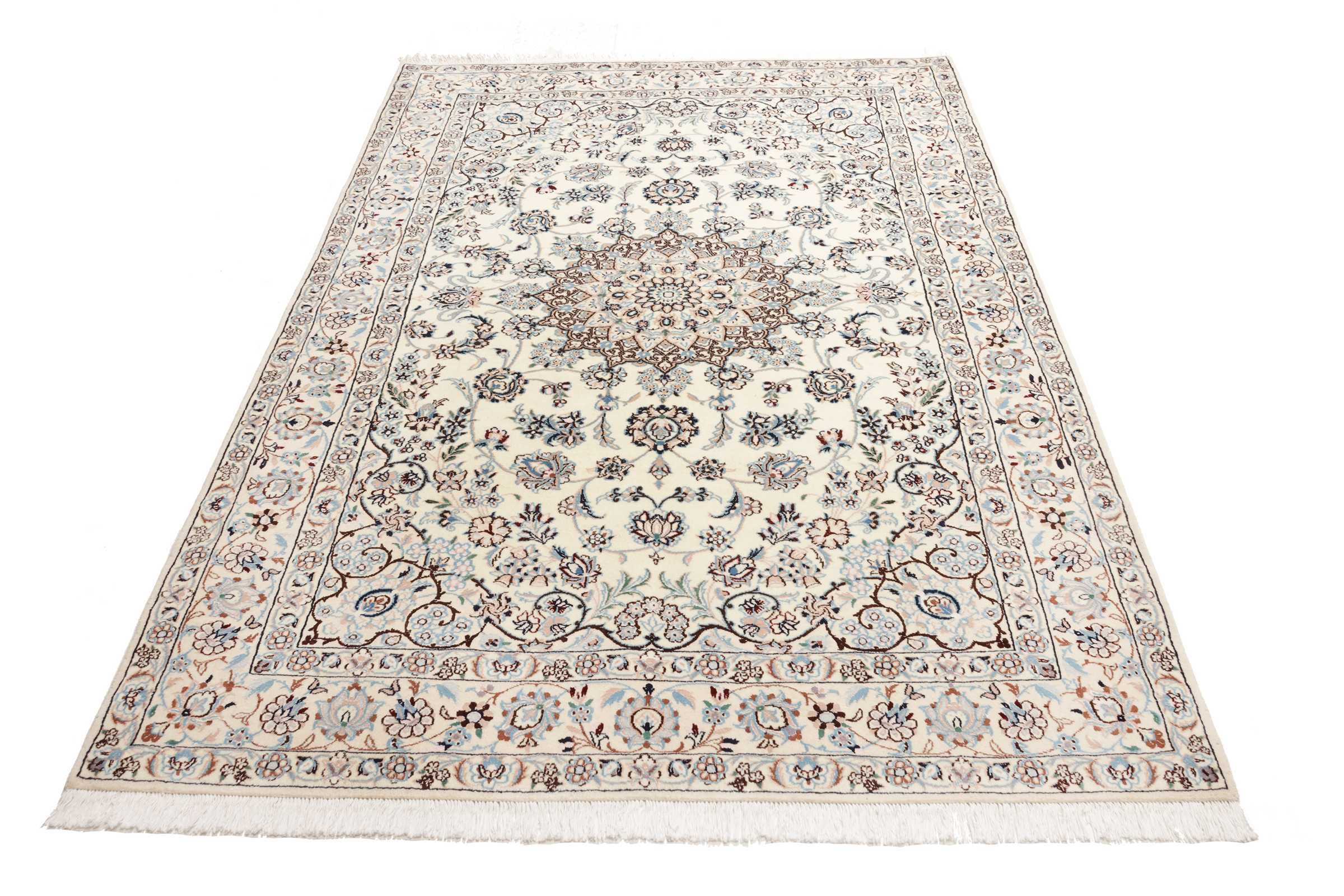 Oreintalischer Nain Teppich in cremeweiß und 244 cm x 158 cm groß