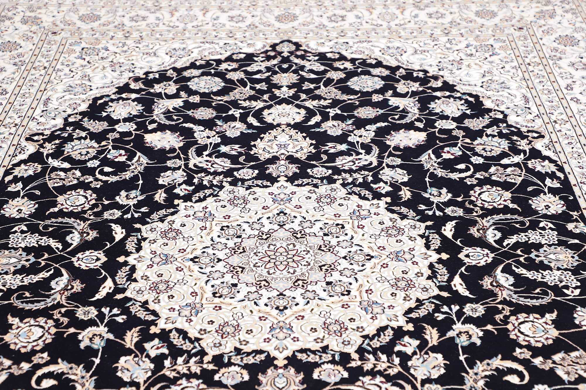 Nain | 314 cm x 212 cm | Nr. 12-352901