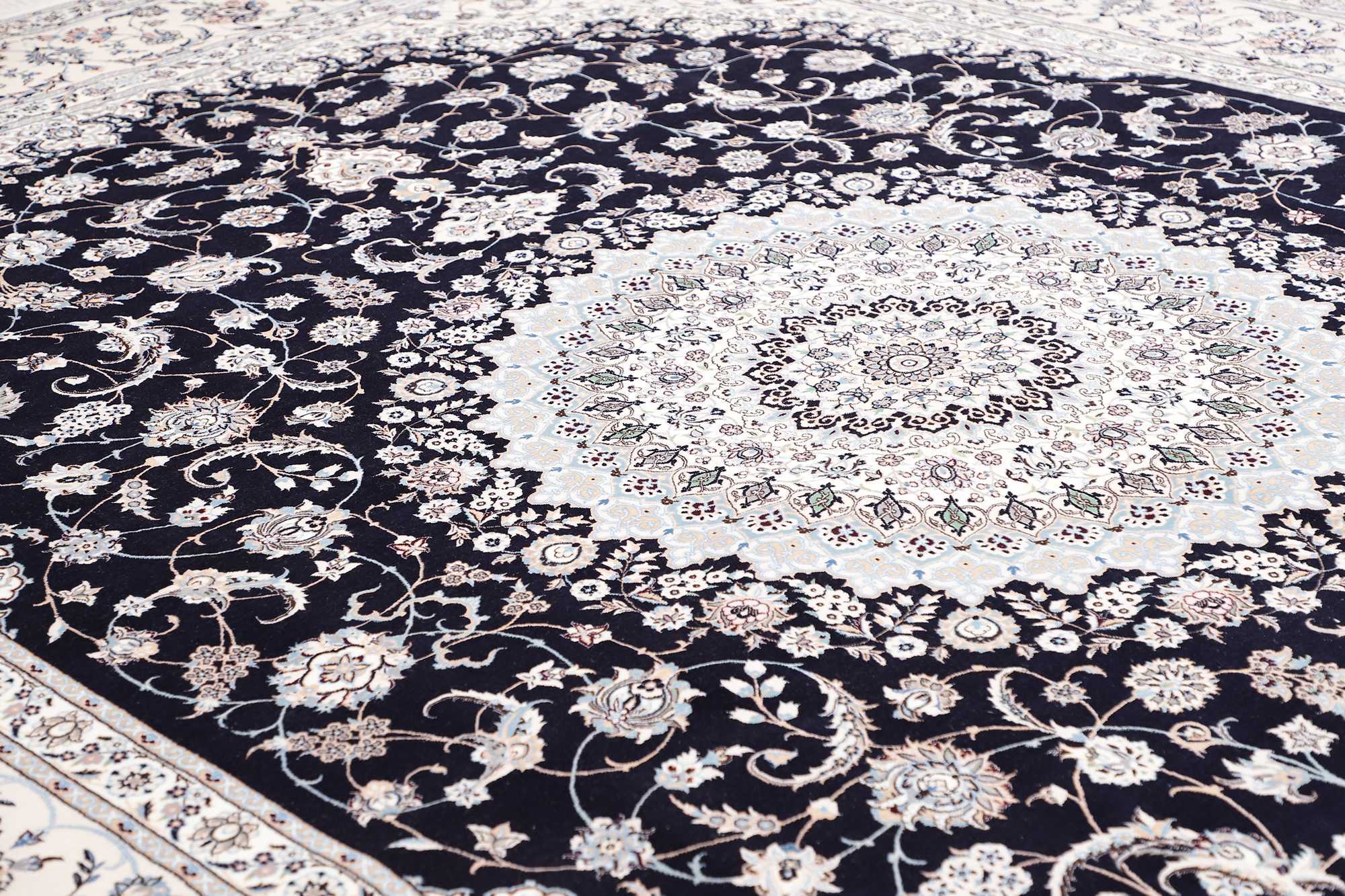 Nain | 411 cm x 302 cm | Nr. 12-352964