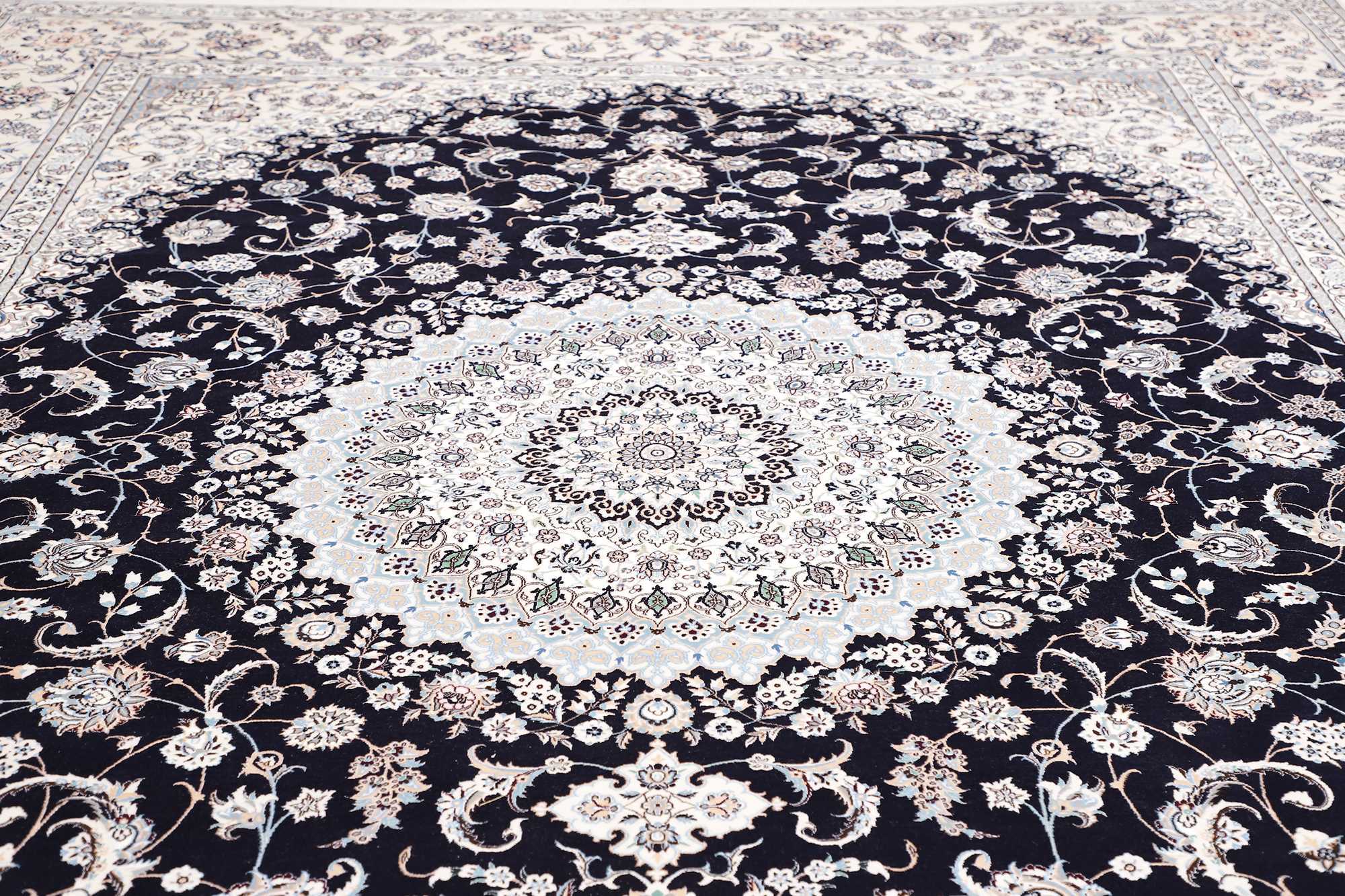 Nain | 411 cm x 302 cm | Nr. 12-352964