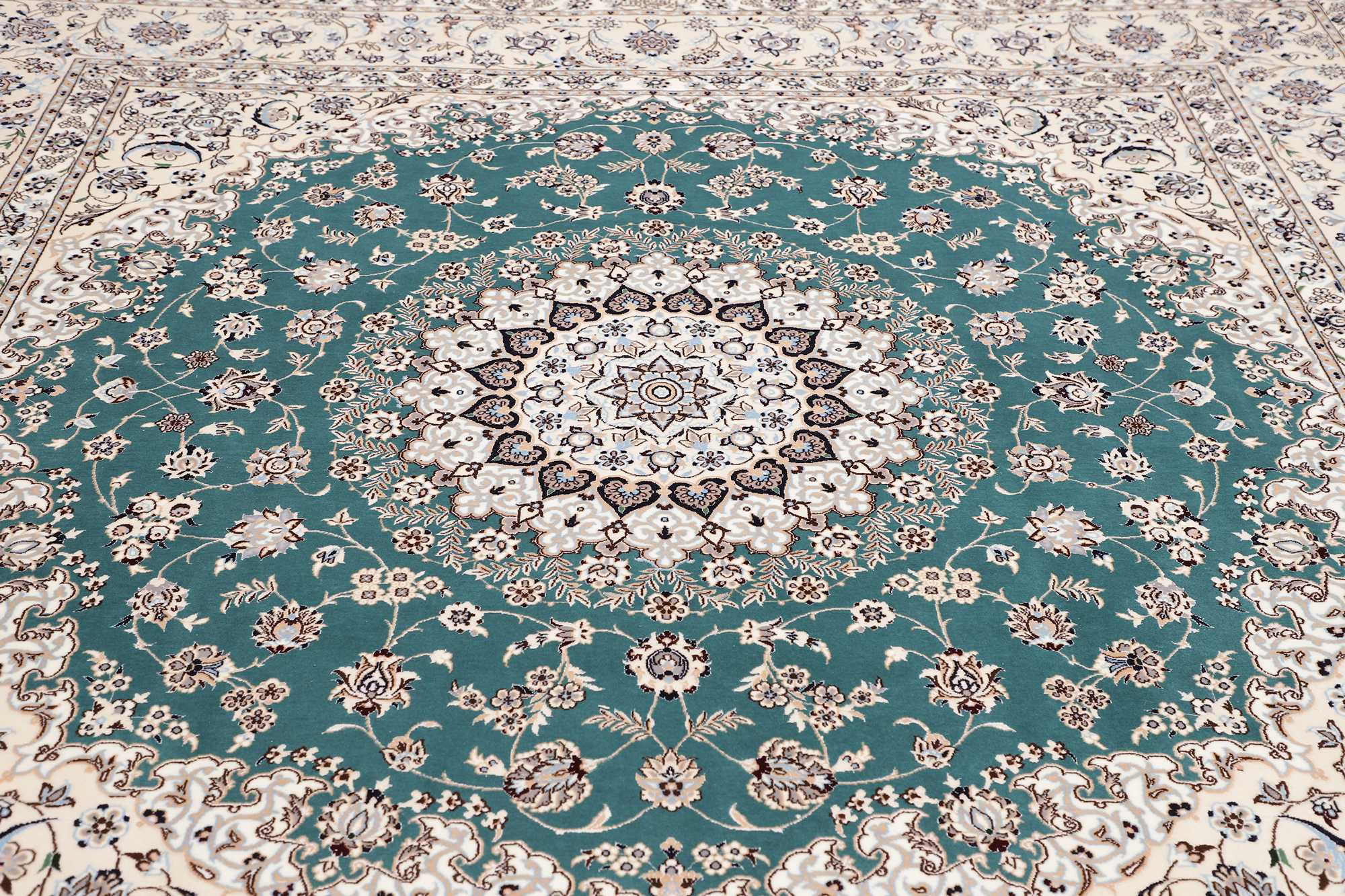 Nain | 248 cm x 253 cm | Nr. 12-445582