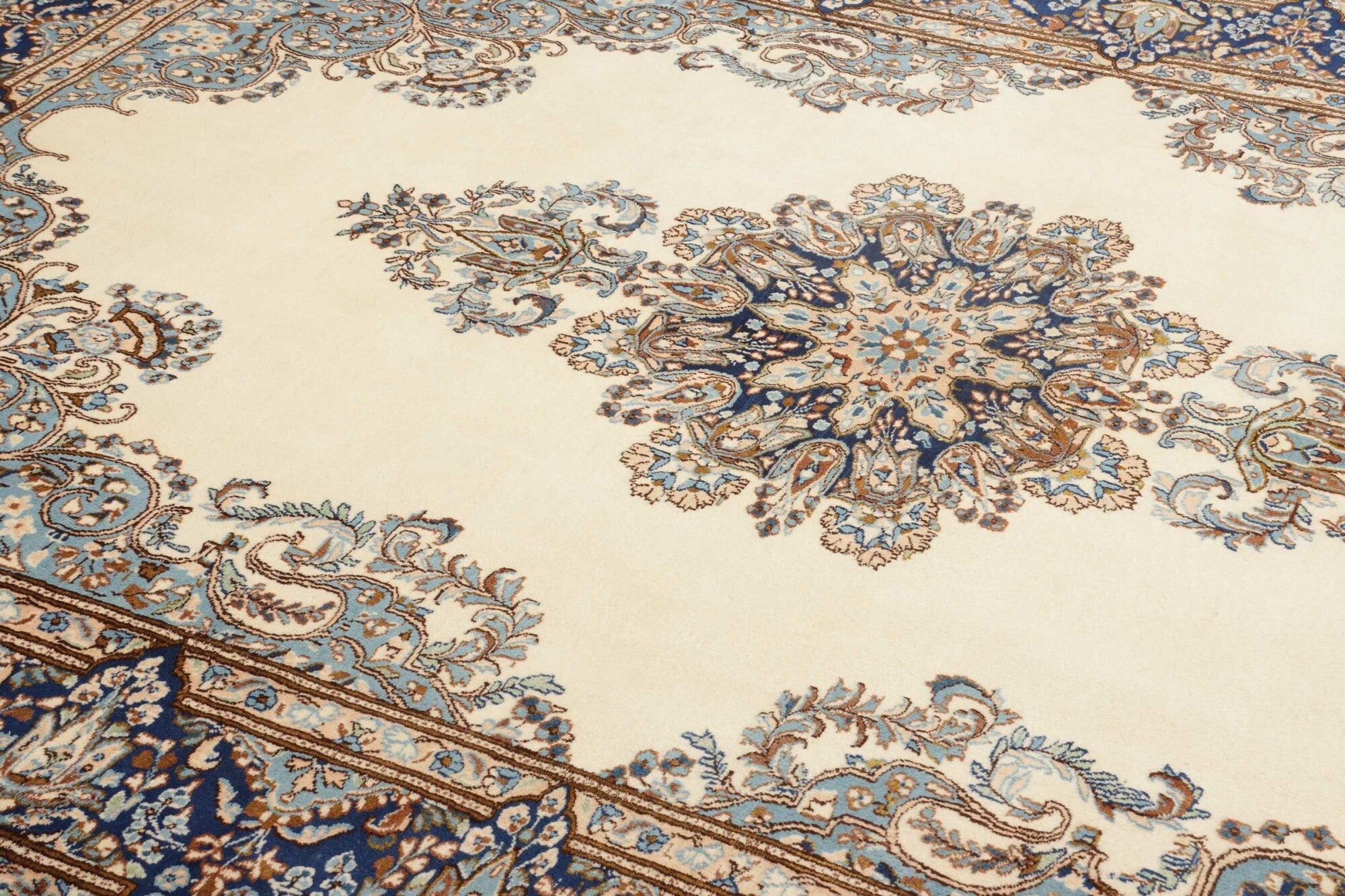 Kerman | 328 x 225 cm | Nr. 12-455311