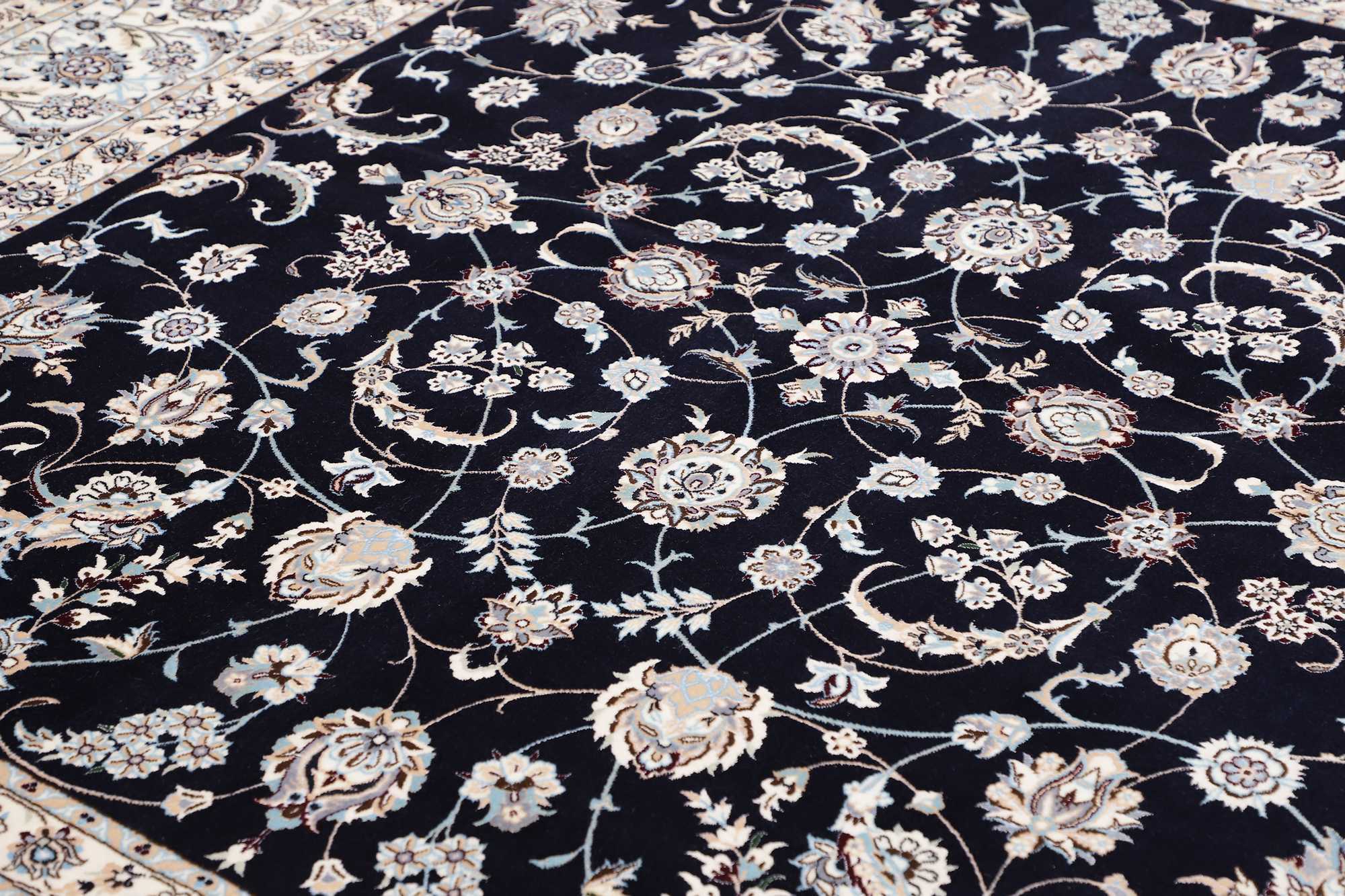 Nain | 250 cm x 254 cm | Nr. 12-456238