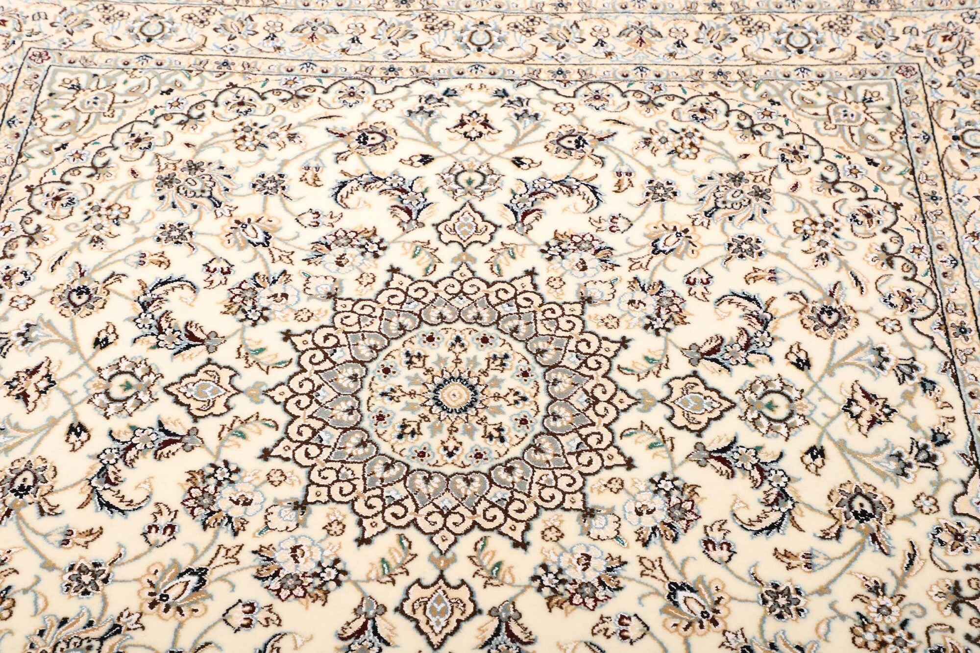 Nain | 146 cm x 145 cm | Nr. 12-466245