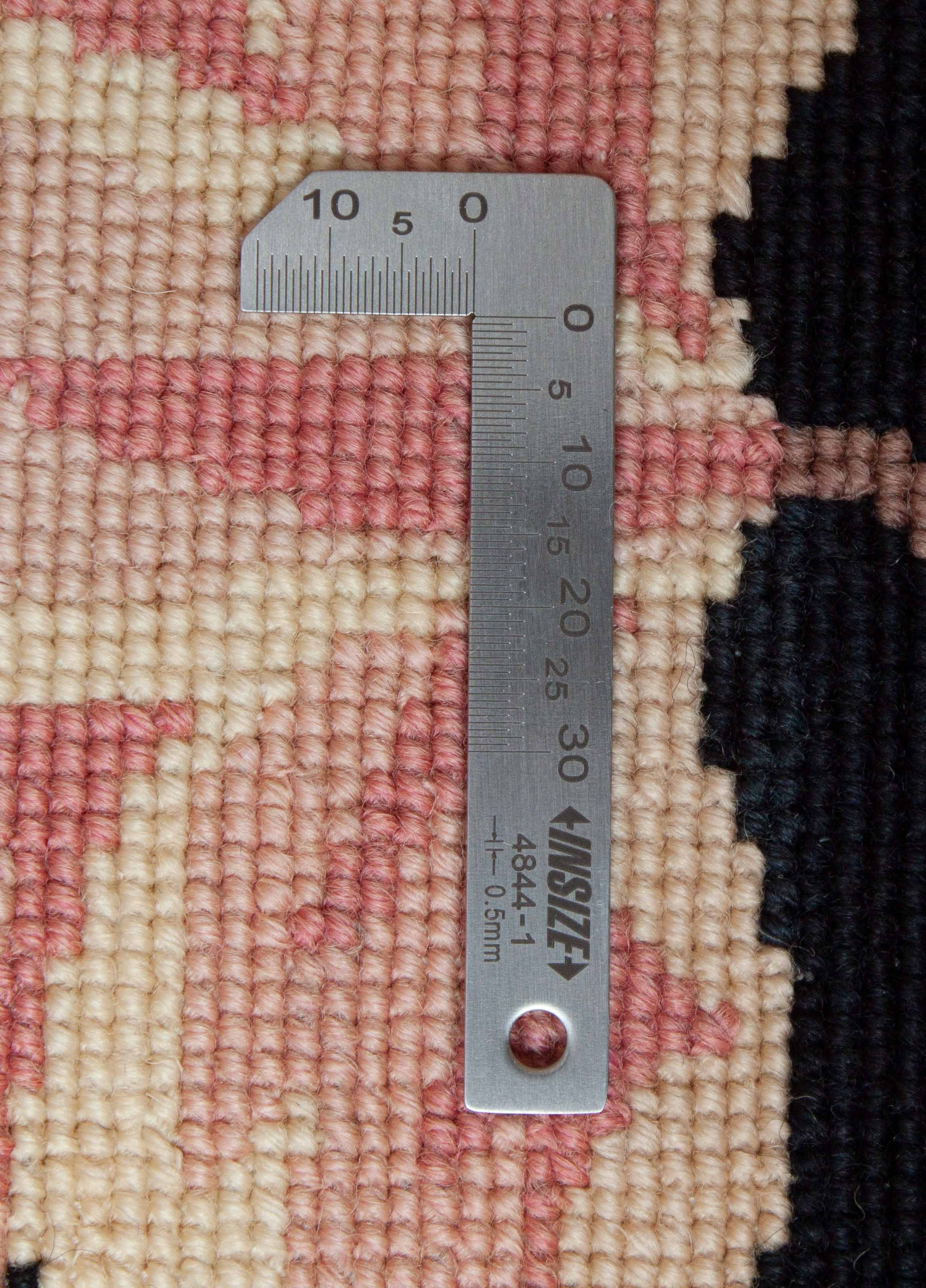 Eine Fotoaufnahme eines Needlepoint Teppichs.