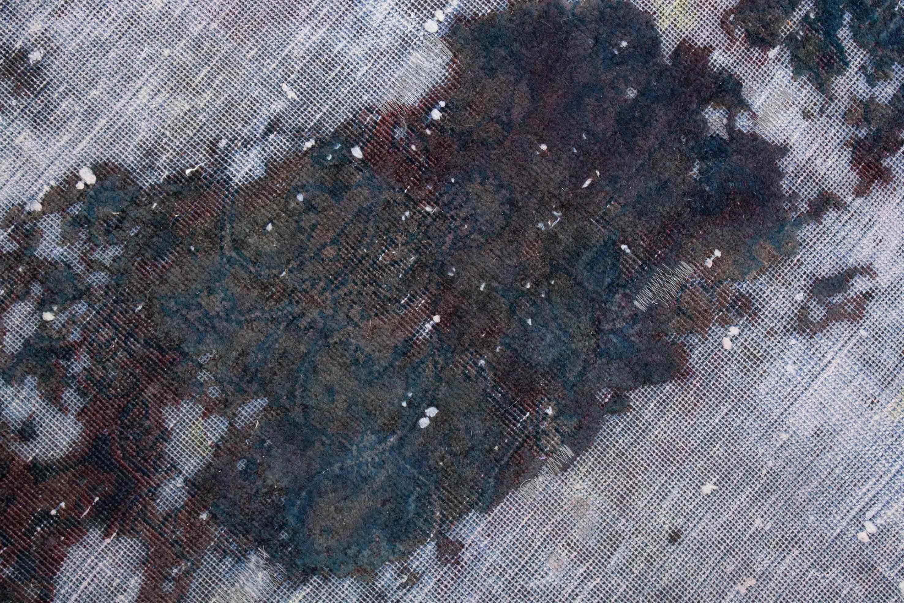 Eine Fotoaufnahme eines Vintage Teppich Teppichs.
