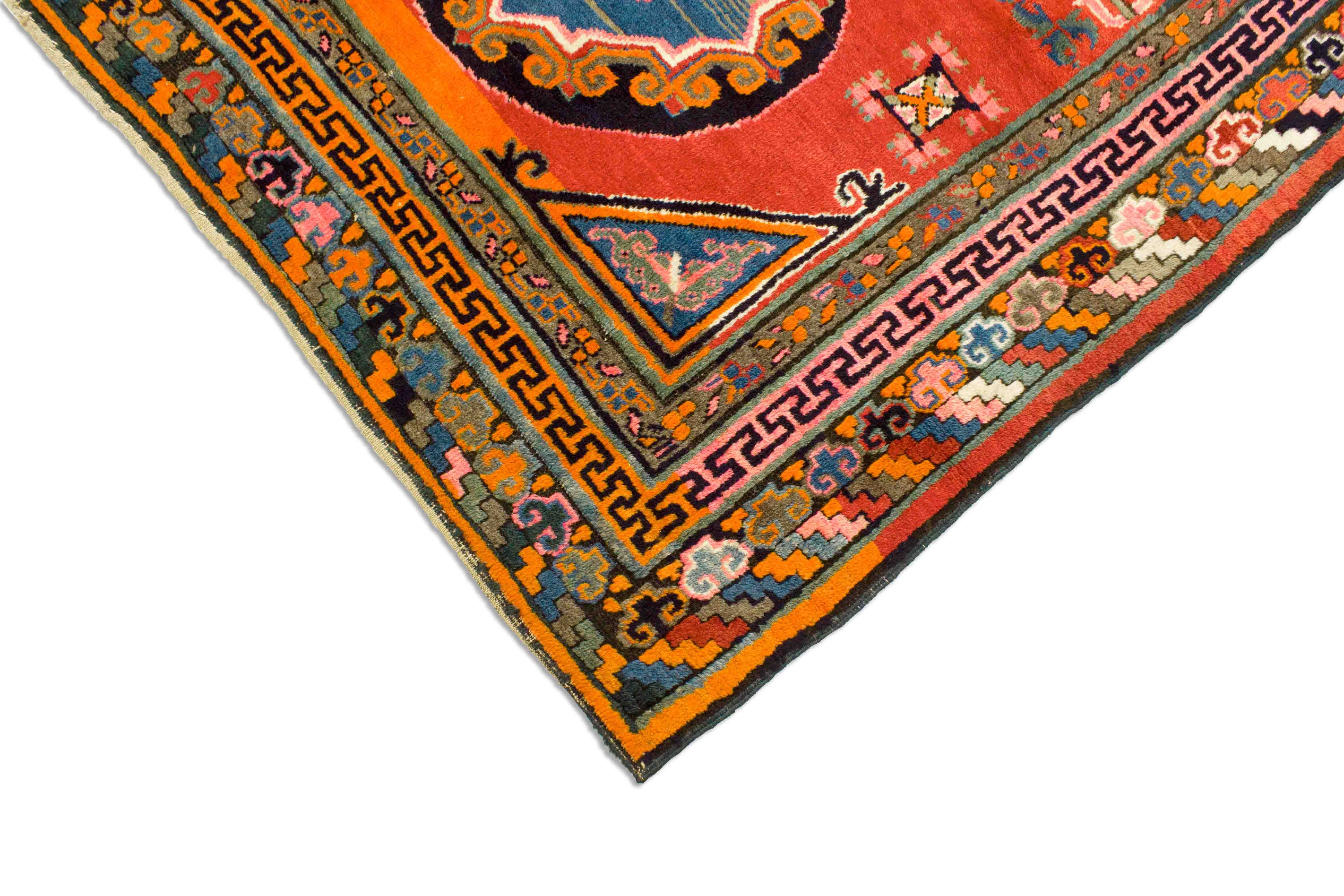 Eine Fotoaufnahme eines Khotan Teppichs.