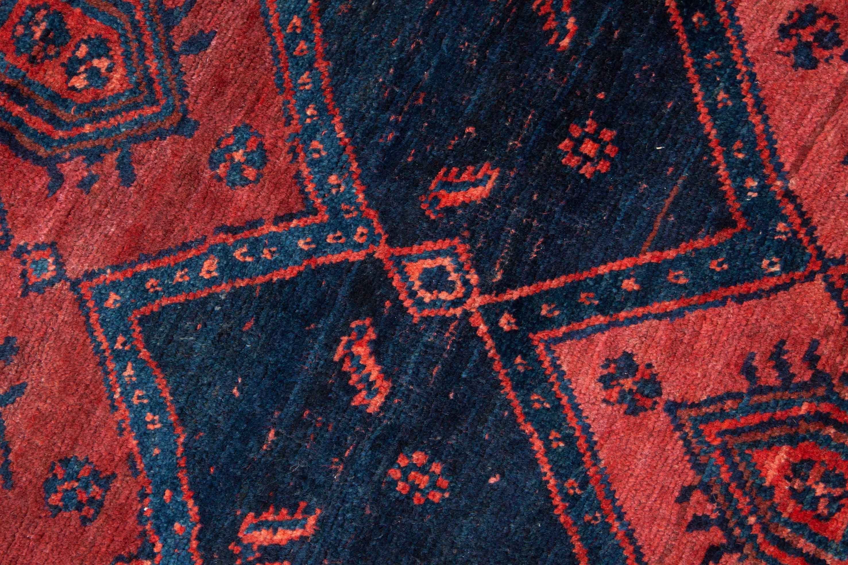Eine Fotoaufnahme eines Koliai Teppichs.