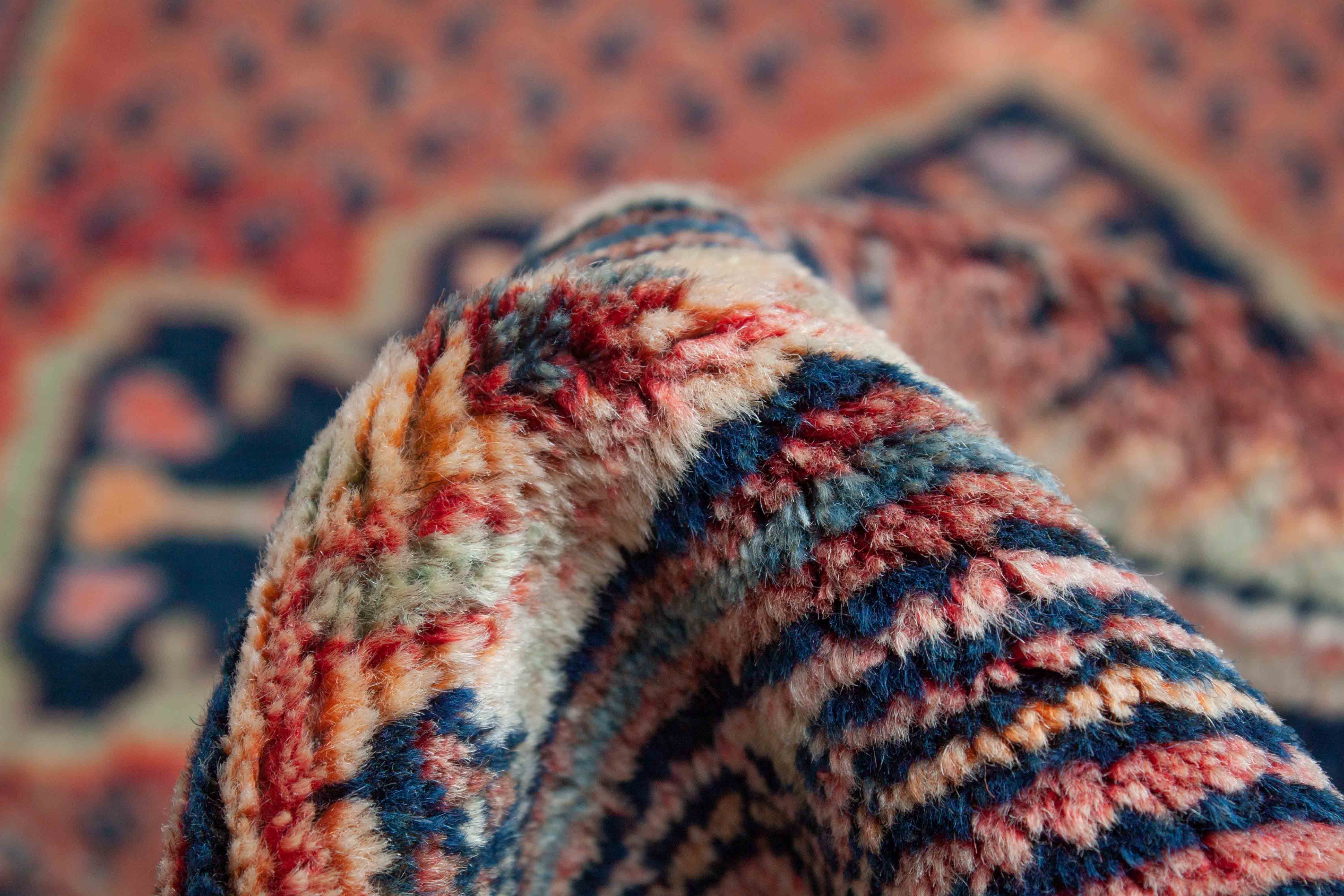 Eine Fotoaufnahme eines Hamadan Angelas Teppichs.