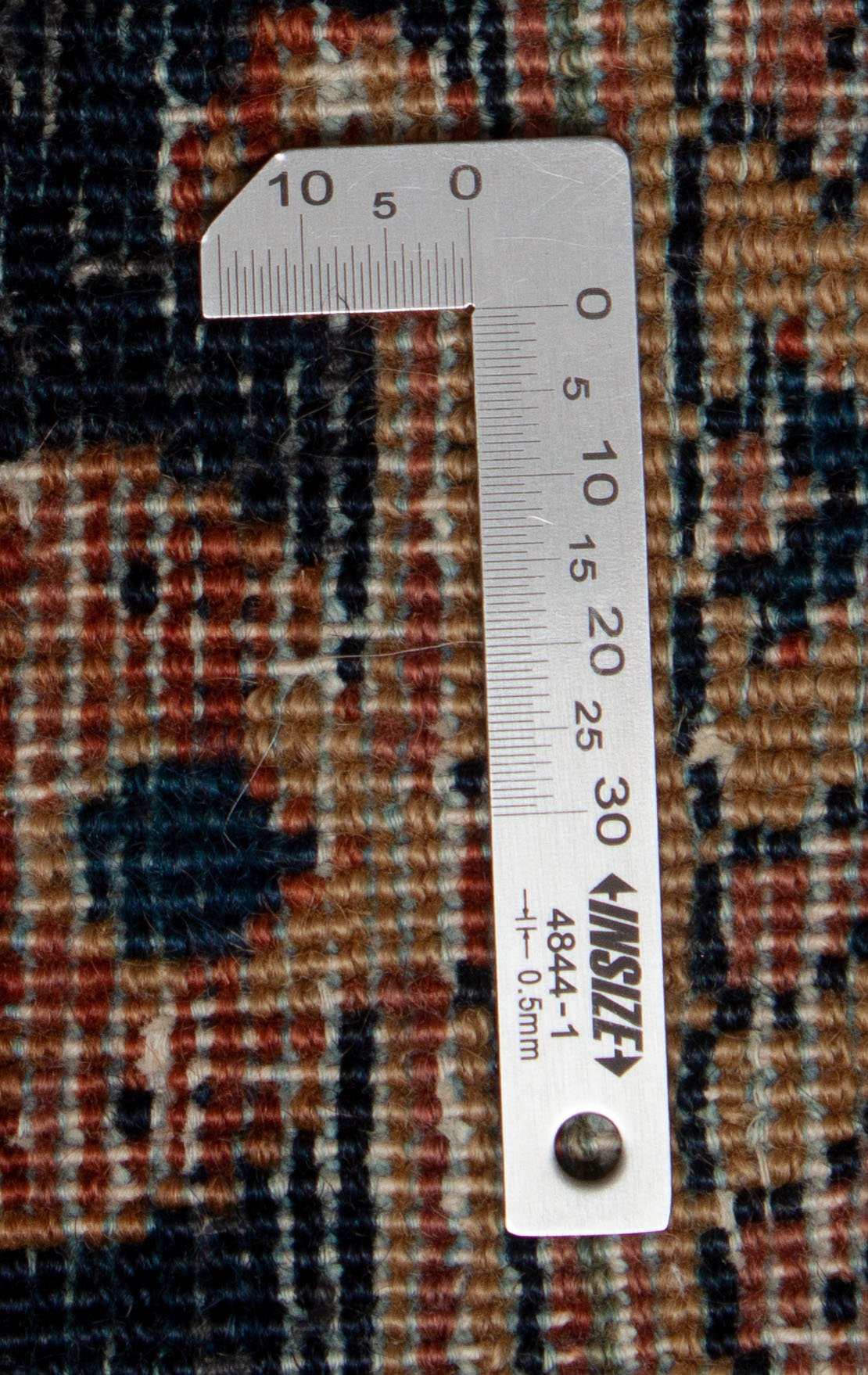 Eine Fotoaufnahme eines Re-Import Sarough Teppichs.