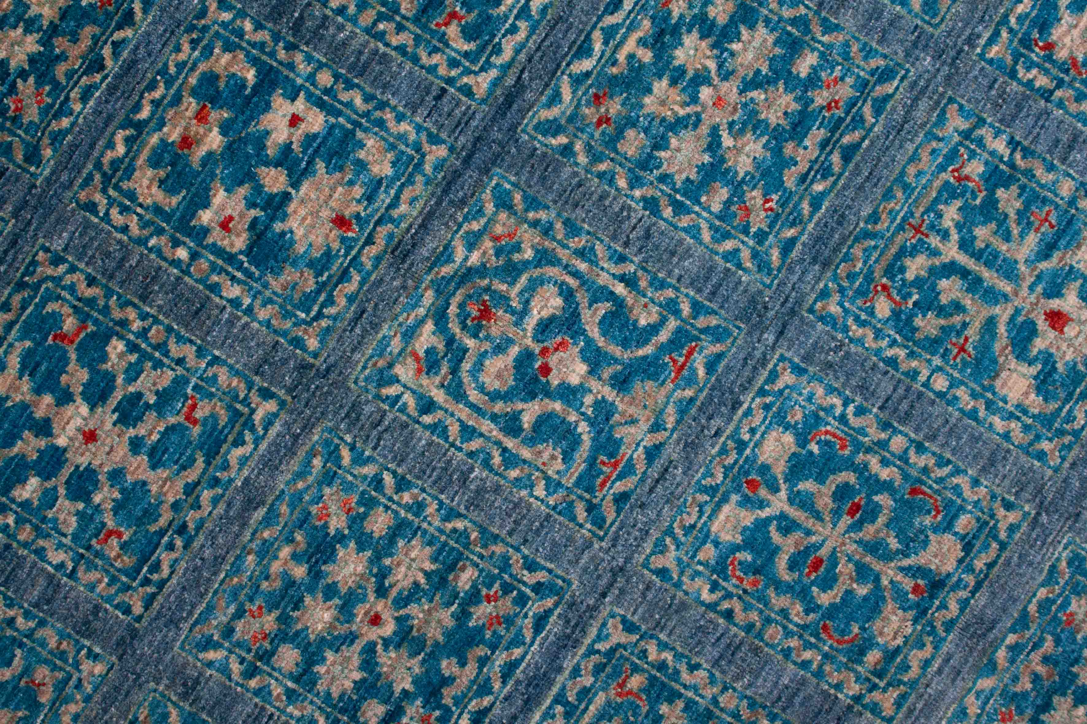 Eine Fotoaufnahme eines Bakhtiari Teppichs.