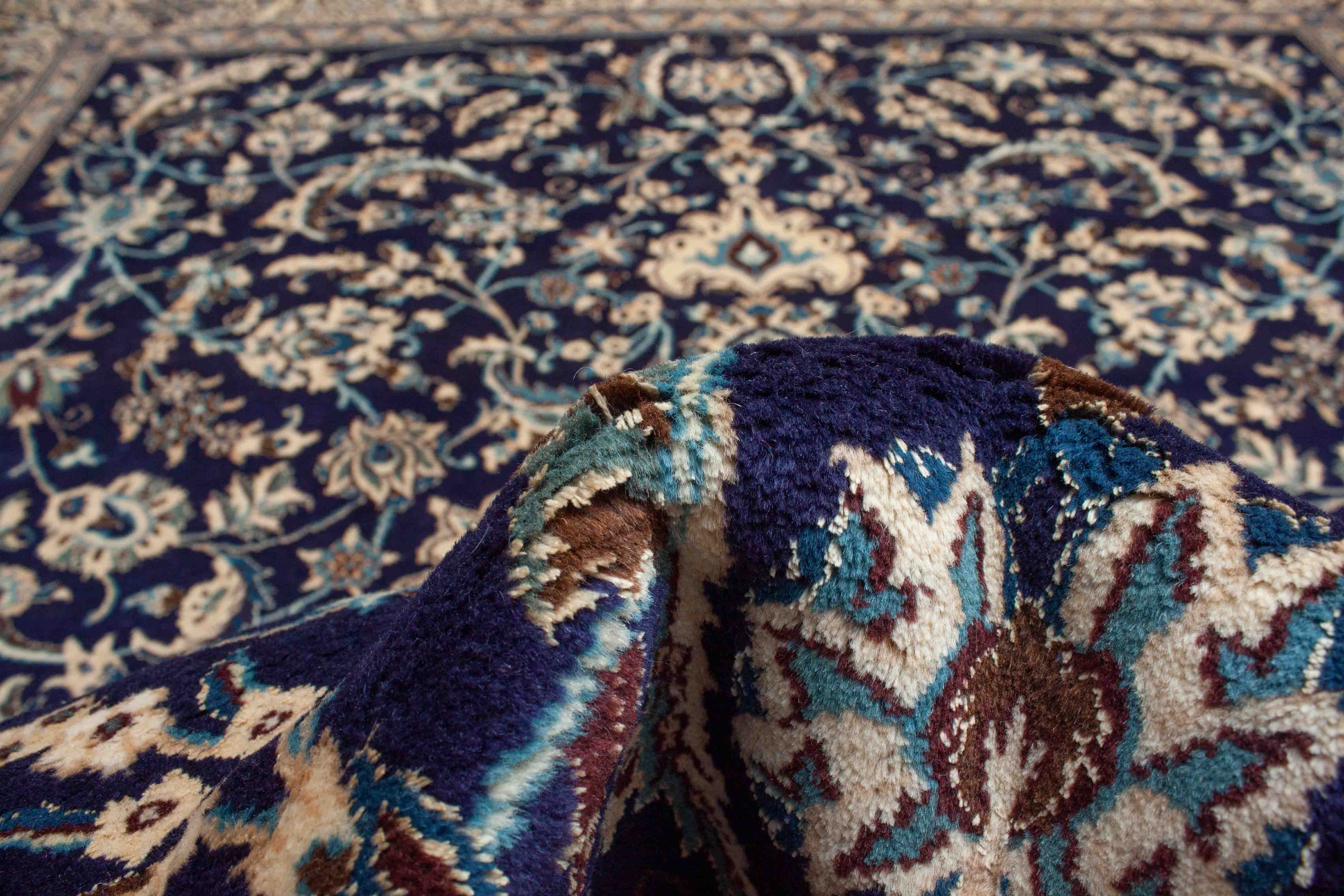 Eine Fotoaufnahme eines Kaschmar Teppichs.